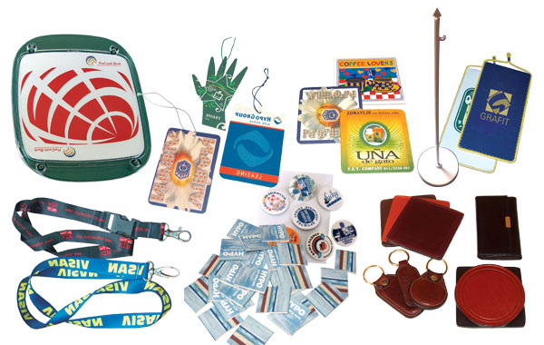 Bedževi, jelkice, trake, zastavice, podmetači